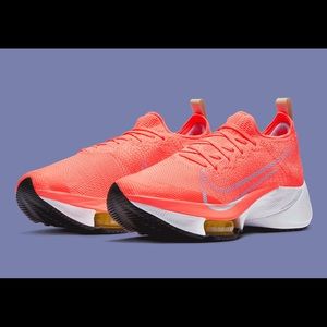 Nike Air Zoom Tempo NEXT%